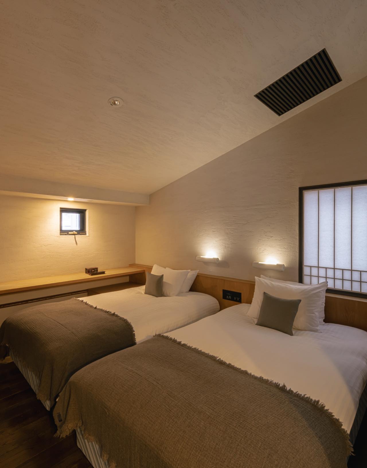 Room 06 1
